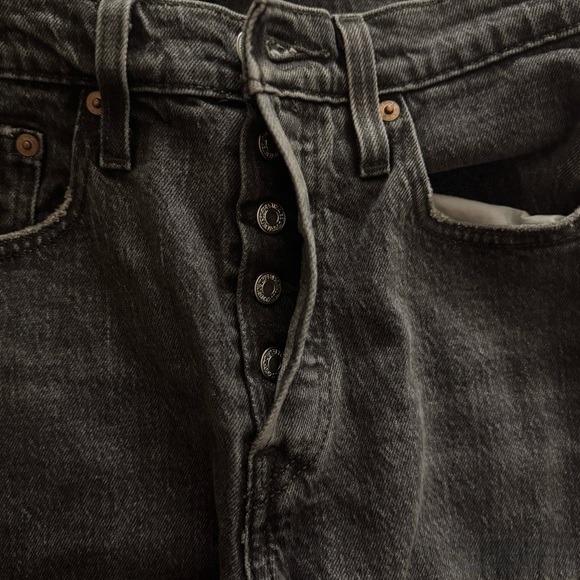 Levi’s 501 S Women’s Jeans W25 L28 Dark Wash Distressed Hem - Picture 2 of 10